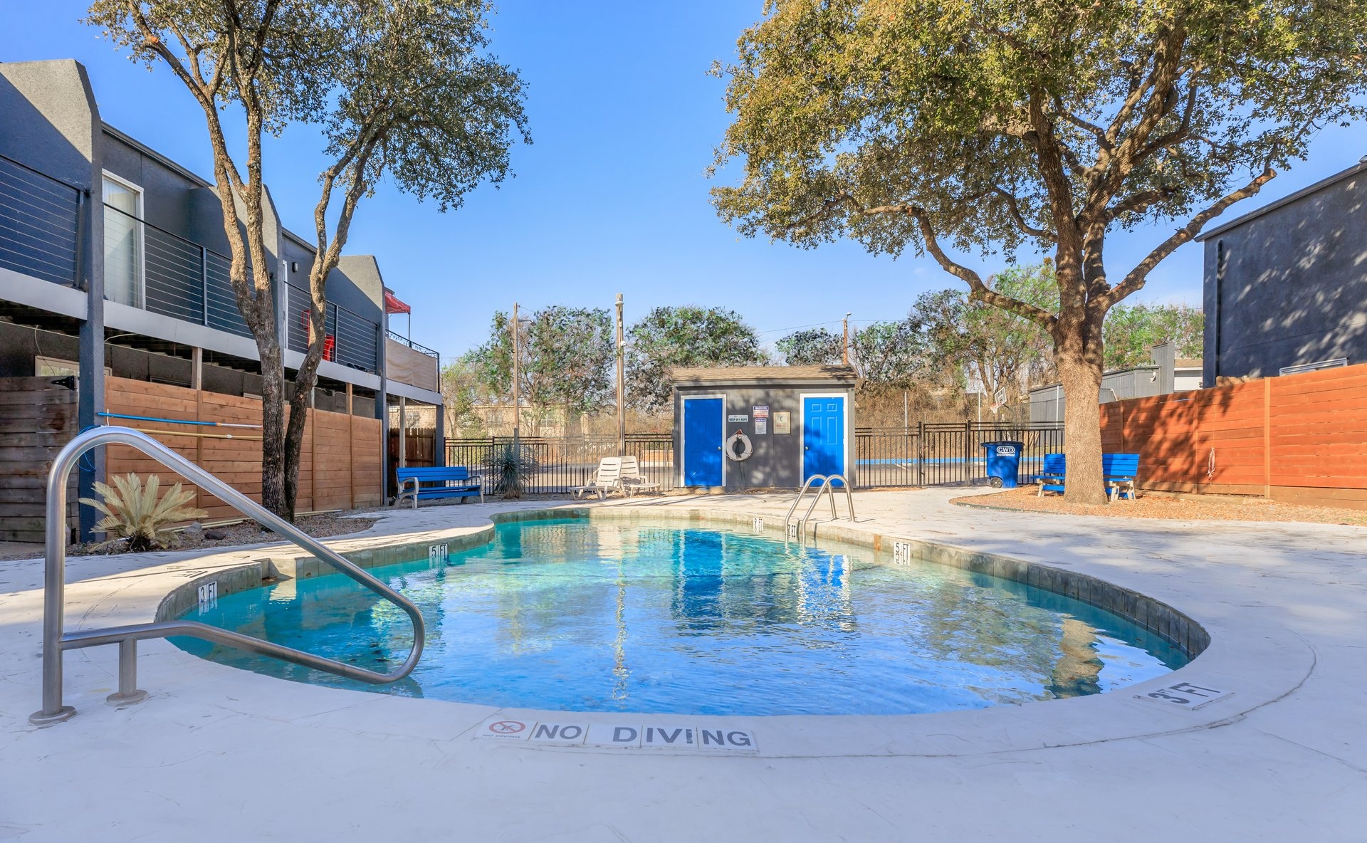 Community swimming pool at Manchester House Apartments